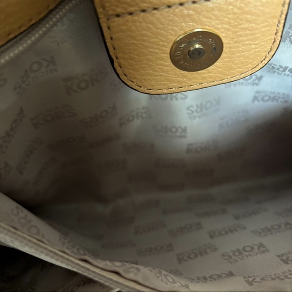 MICHAEL KORS SATCHEL BAG IN PEANUT COLOR - Picture 7 of 12